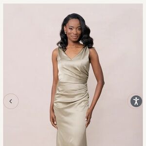 Revelry Dawson Silver Sage Satin Size 8